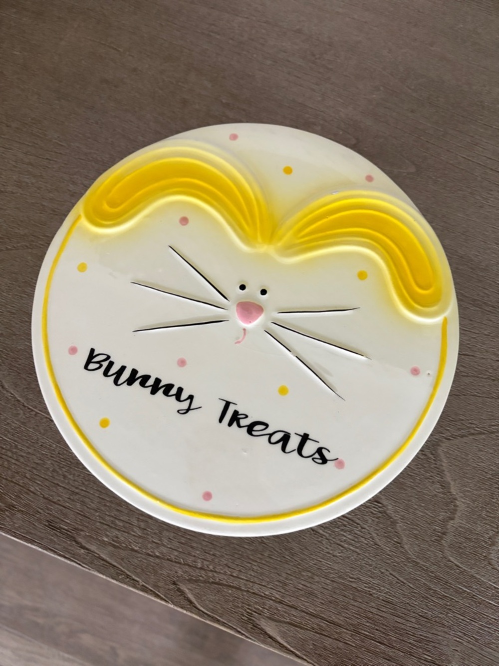 Bunny Treats Ceramic Cake Stand - Yellow & White